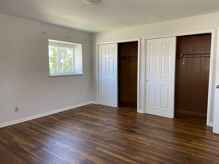 527 N Walnut St — Photo 15