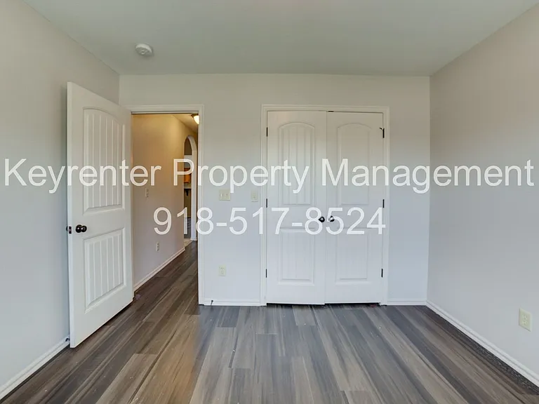 1911 W Canton Pl — Photo 17