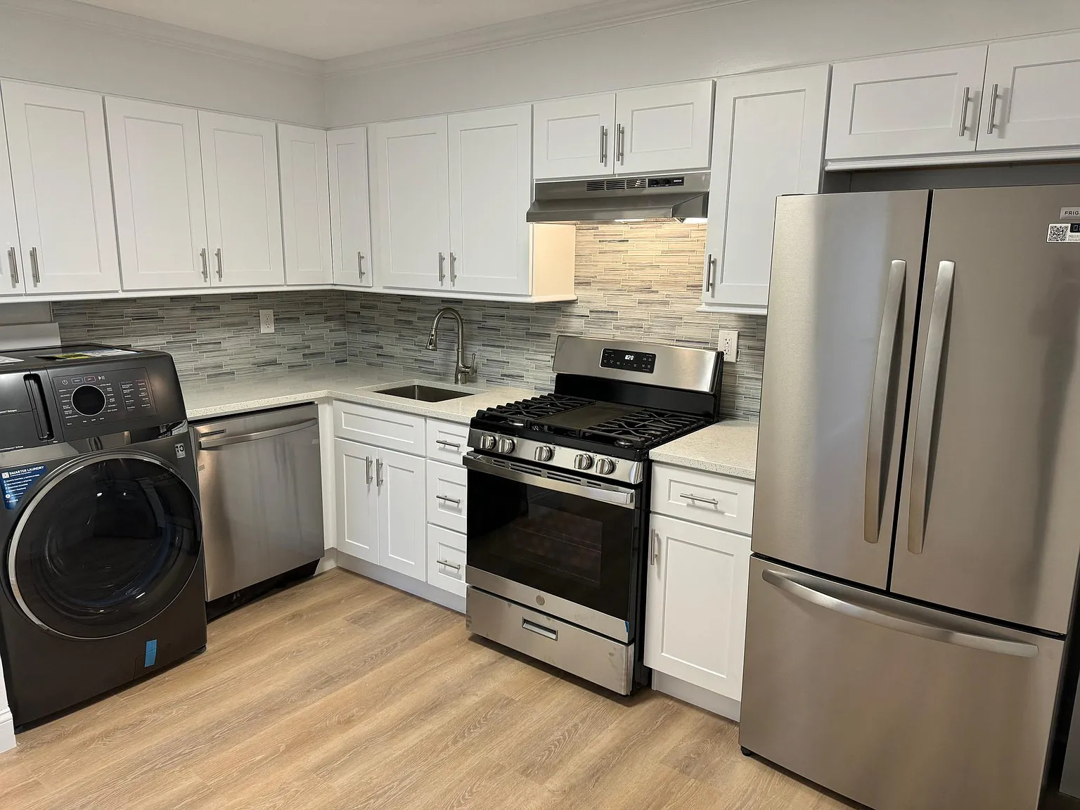 2 bed, 1000 sqft, $2,900 — Photo 3