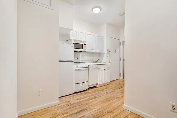 Rented by Creed Realty Group | media 3