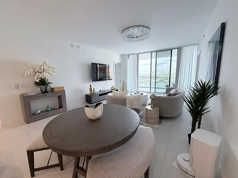 151 N Seabreeze Blvd #403 — Photo 4