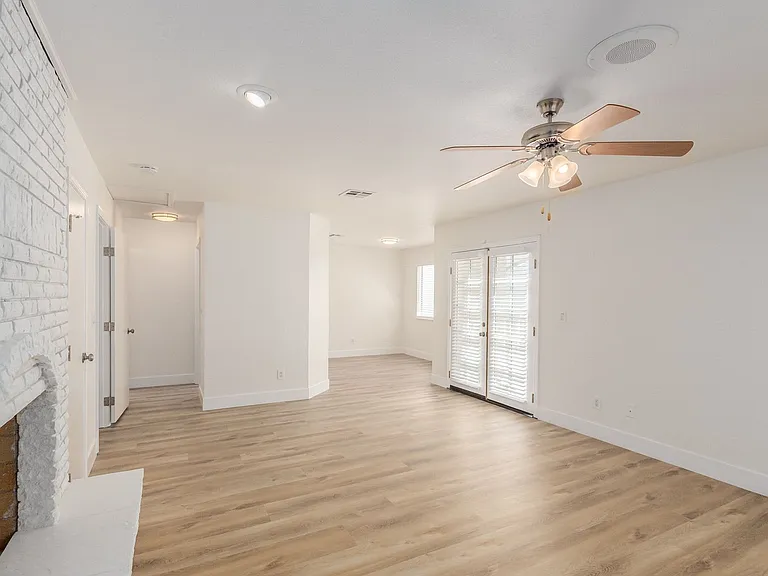 861 Vegas Valley Dr — Photo 21