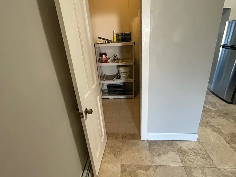 Walk-In Pantry
Shelving EXCLUDED