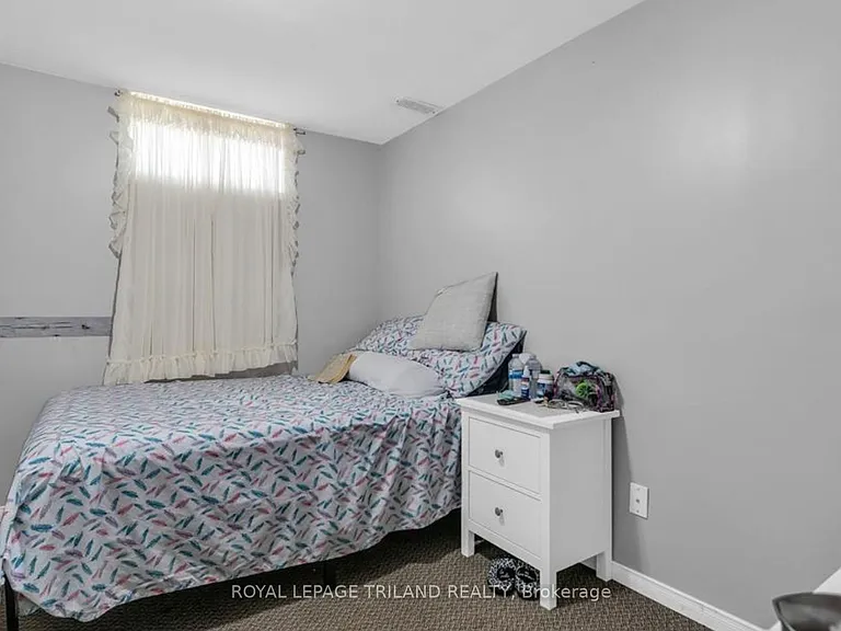 197 A Cedarvale Cres #B — Photo 6