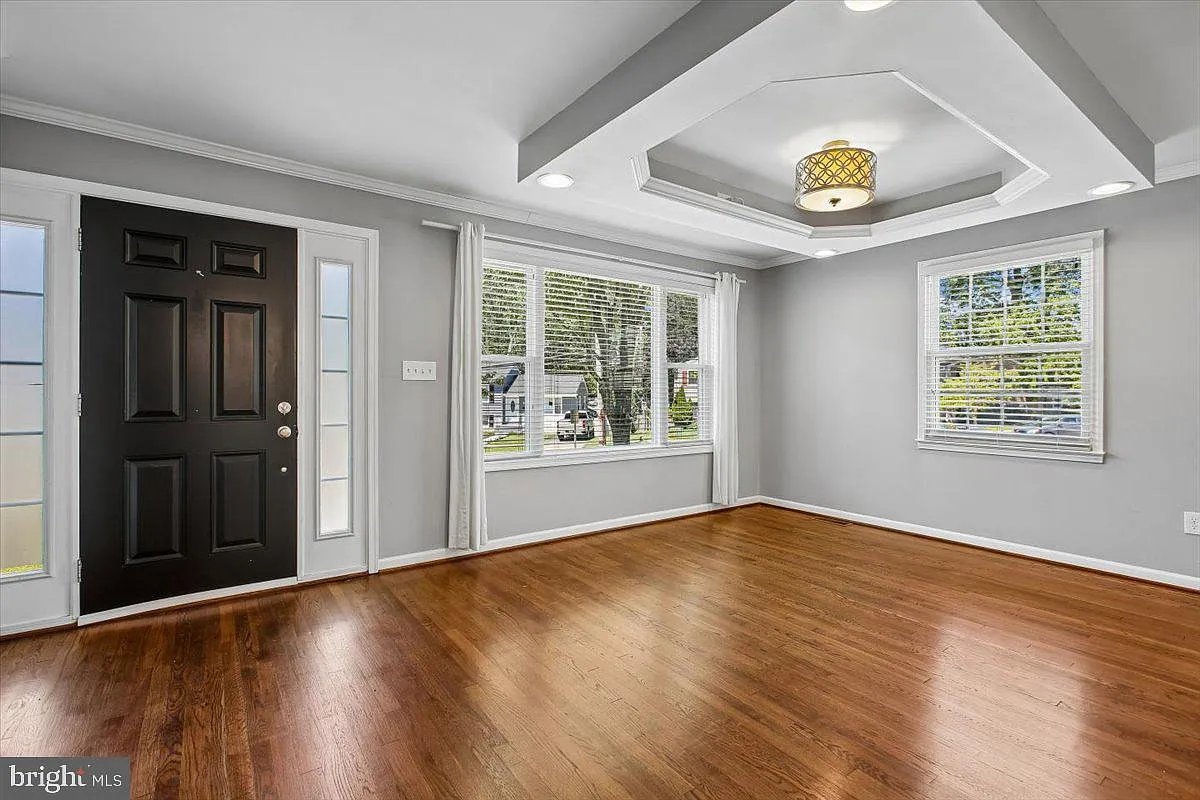 4 bed, 2.5 bath, 2128 sqft, $3,900 — Photo 4