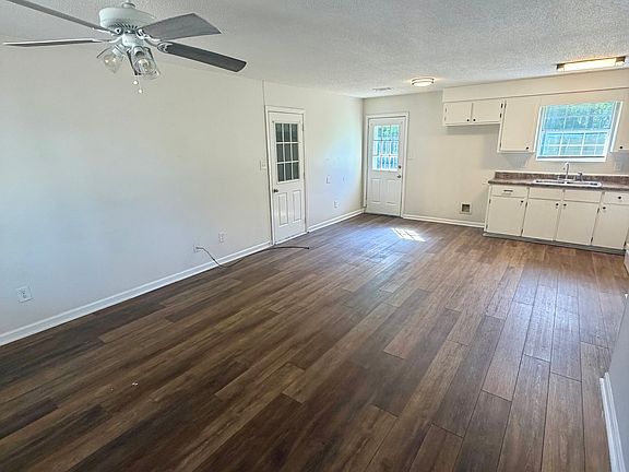 3rd image of 86 Christopher Cir