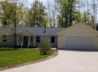 4797 Hiawatha Dr, Cheboygan, MI 49721