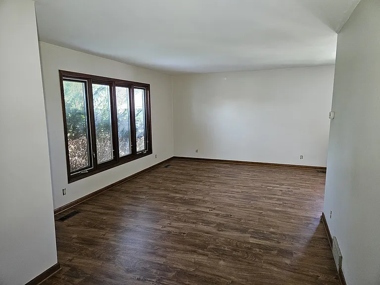2216 E 8th St — Photo 5