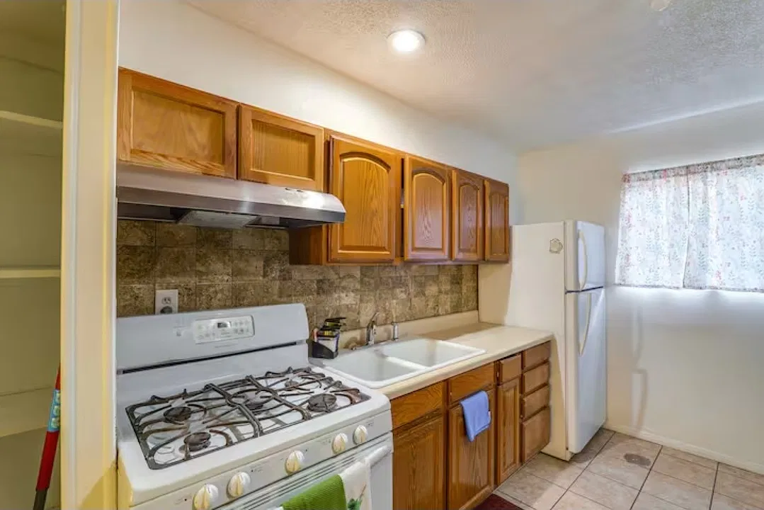 2 bed, 1000 sqft, $1,750 — Photo 3