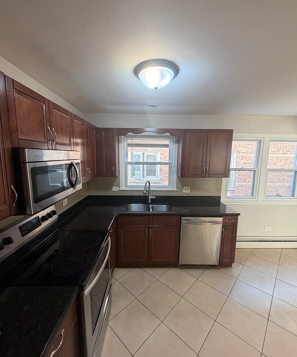 2306 S 17th Ave — Photo 3
