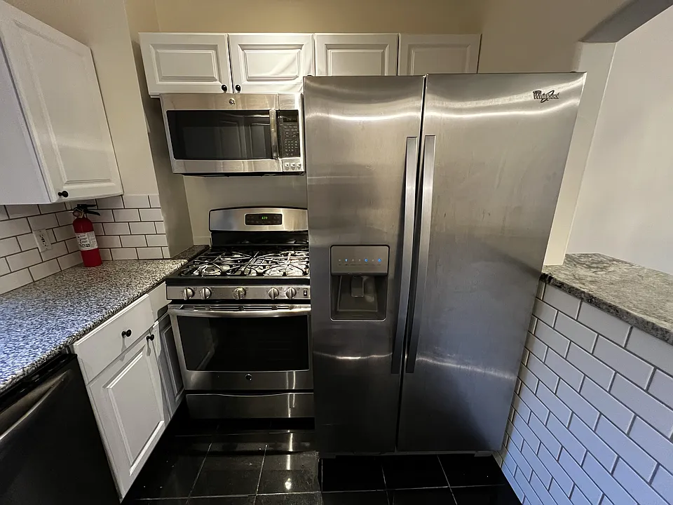 31 Queensberry St #12A