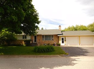 1015 E 5th Ave, Sault Sainte Marie, MI 49783
