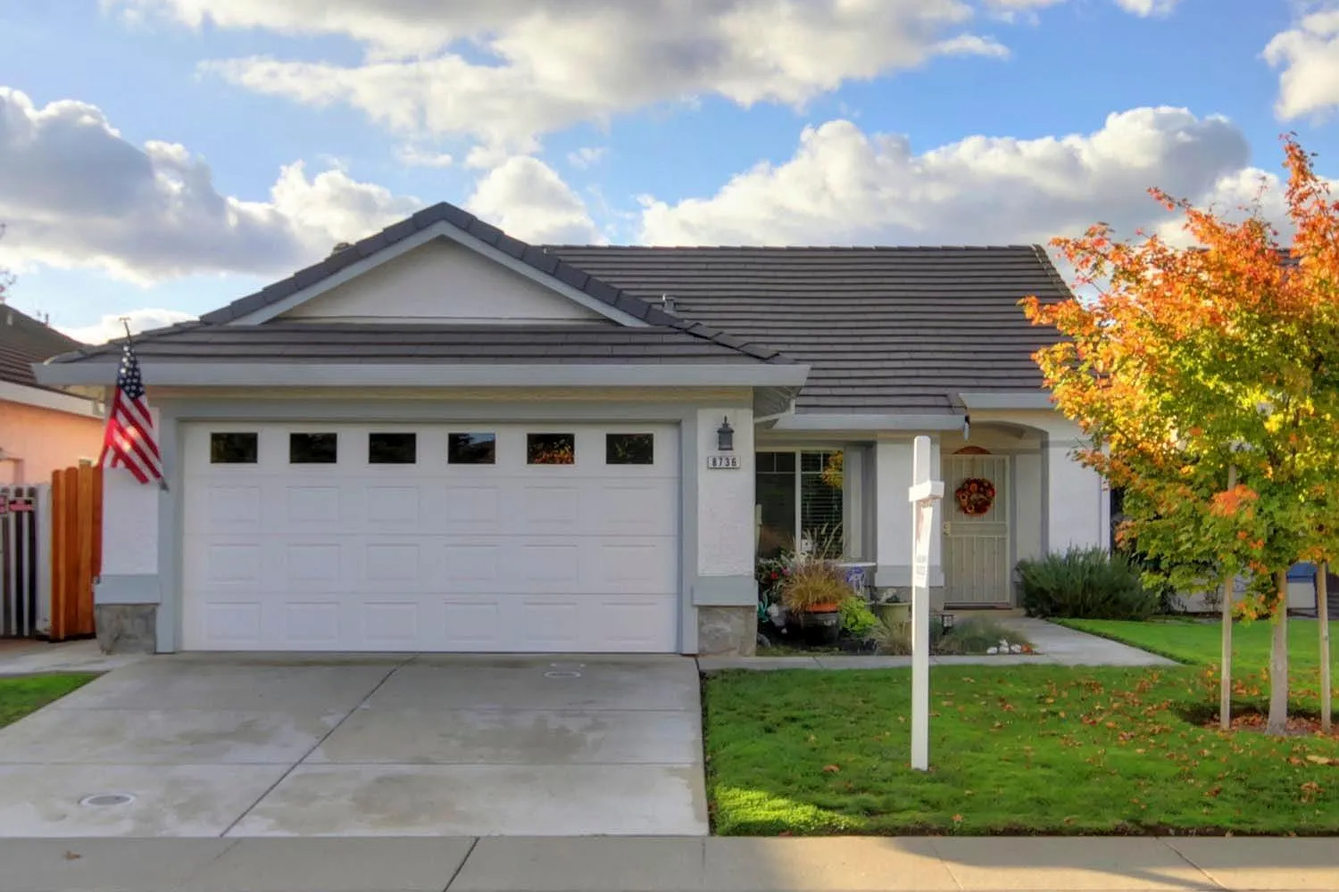 8736 Summer Pointe Dr photo 1