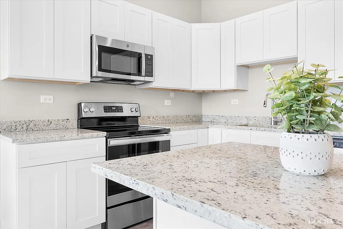 Studio, 475 sqft, $1,675 — Photo 3