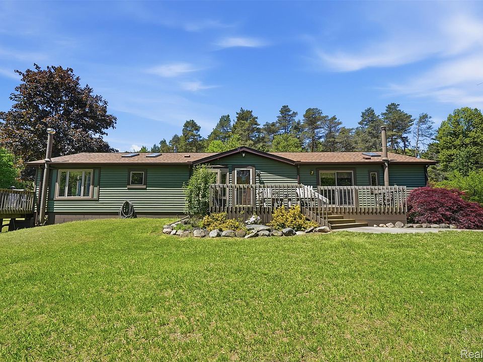 1st image of 3167 Roods Lake Rd