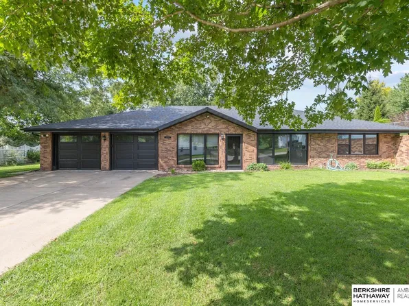 1004 E Eldora Ave, Weeping Water, NE 68463