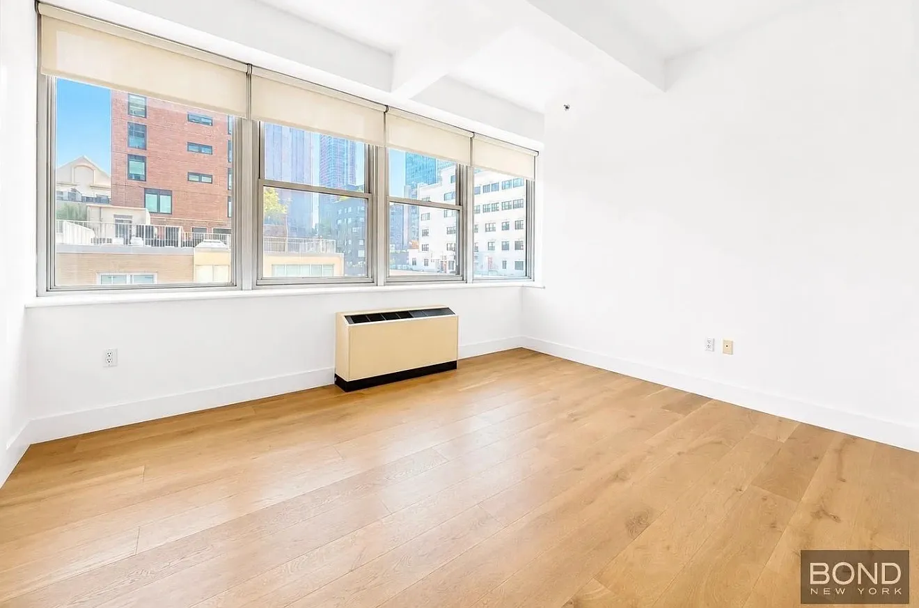 303 West 21st Street — Photo 1
