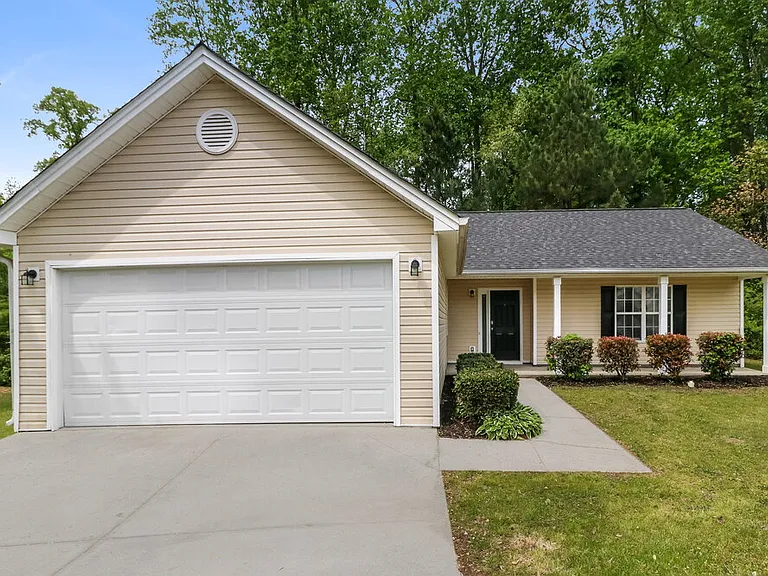 1015 Amelia Grove Ln — Photo 1