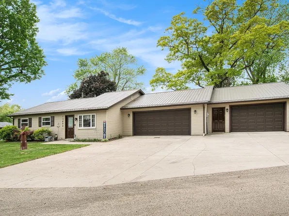 13495 N Hillside Dr, Syracuse, IN 46567