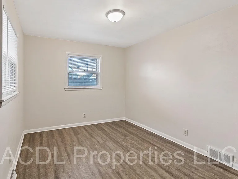 1564 S 74th St — Photo 16