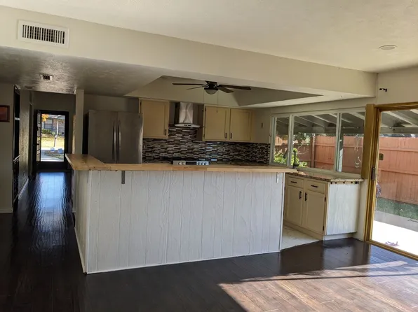 2002 Chatsworth Rd, Carrollton, TX 75007
