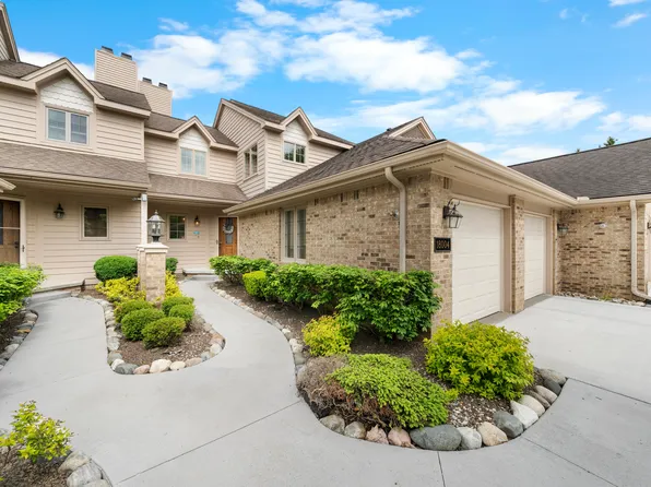 18004 Blue Heron Pointe Dr, Northville, MI 48168