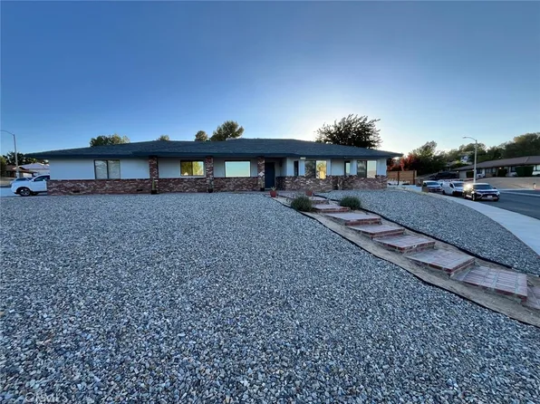 17260 Forest Hills Dr, Victorville, CA 92395