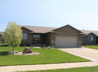 2804 S Grinnell Ave, Sioux Falls, SD 57106