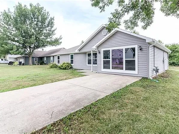1201 SE 125th Rd #1, Knob Noster, MO 65336