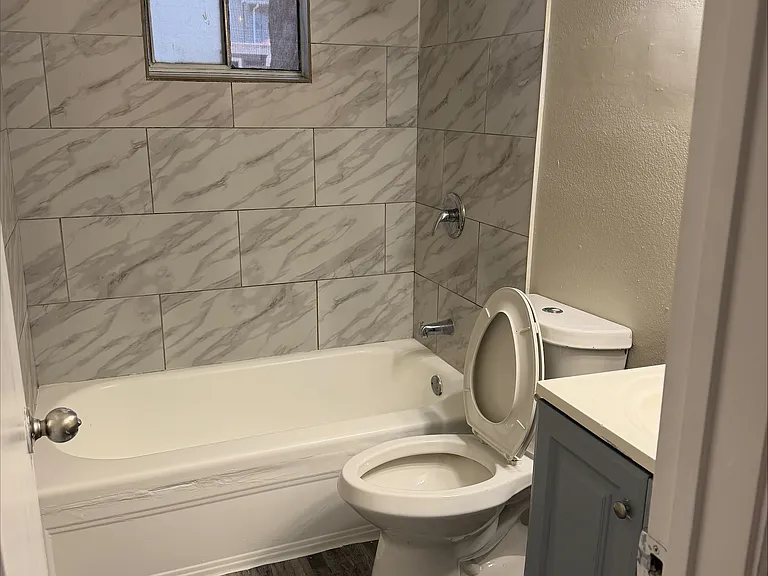 Hanover House Apartments — Photo 7