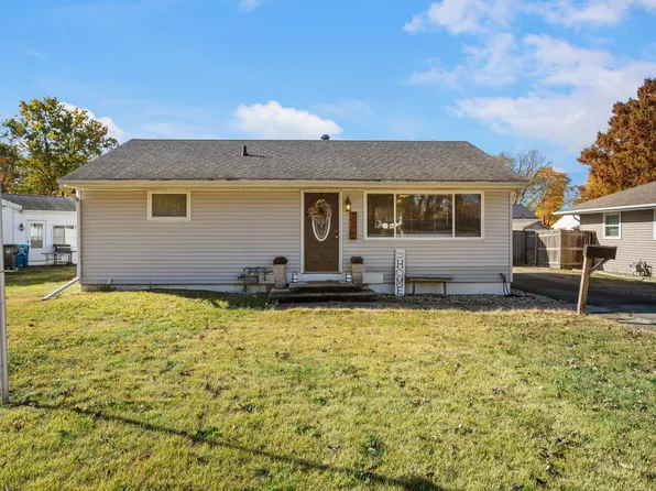 708 S Emerson St, Monticello, IL 61856