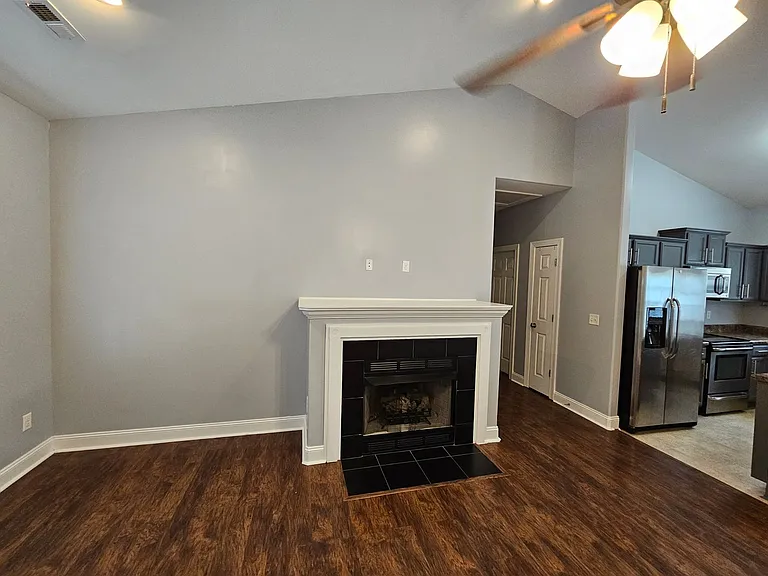 136 Hawks Point Rd — Photo 2