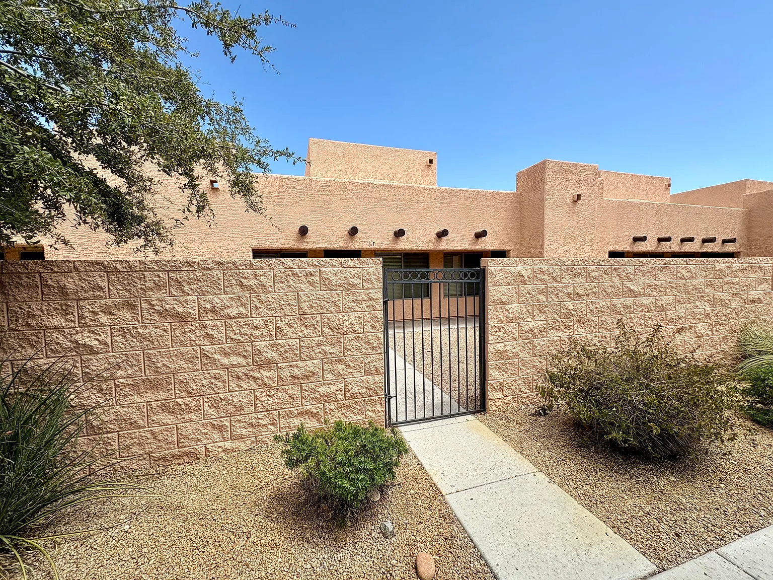 2 bed, 817 sqft, $1,550 — Photo 1