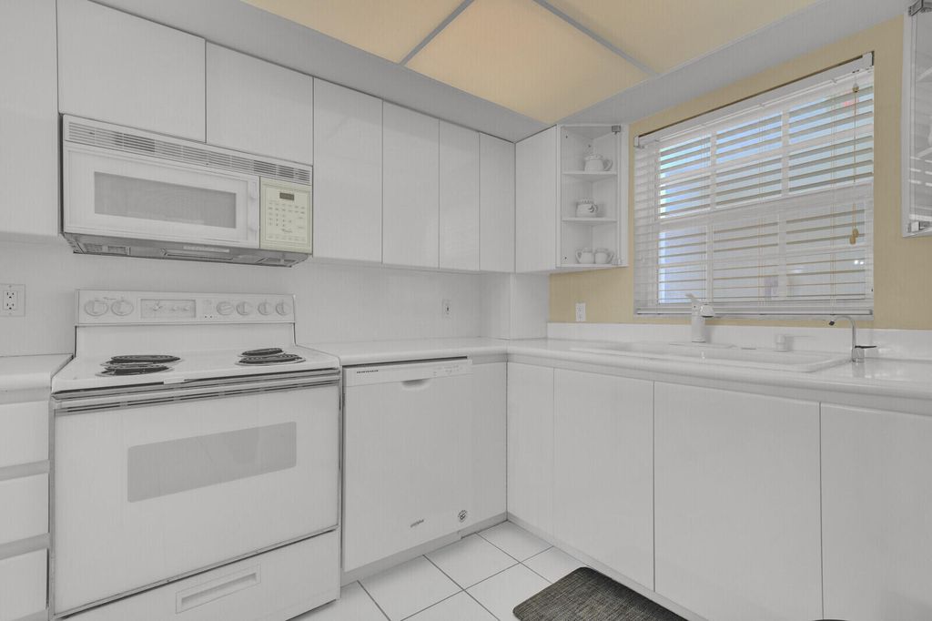 140 NE 28th Avenue #502, photo 9