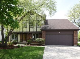 16 Auburn Ct, Vernon Hills, IL