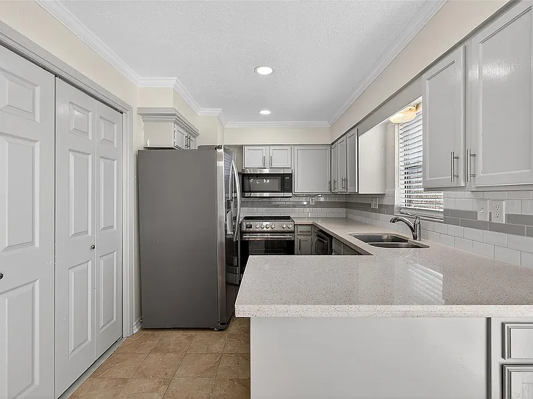 1221 Cedar Post Ln #1B — Photo 6