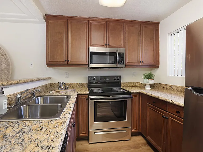 Shadowridge Park Apartments — Photo 32