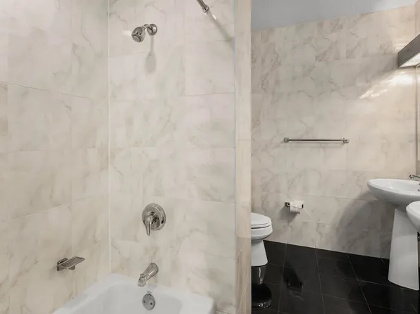 420 East 61st Street image 9 of 27