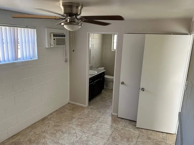 1122 E Maryland Ave #9 — Photo 4