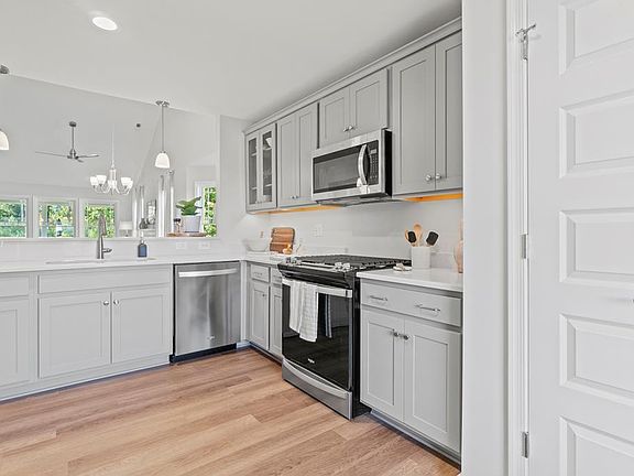 5th image of 206 Logan Way
