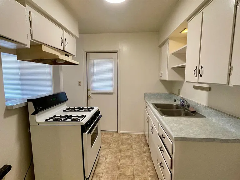 1412 Rodgers Rd — Photo 6