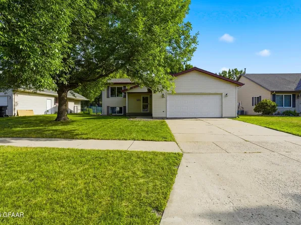 5274 W Maple Ave, Grand Forks, ND 58203