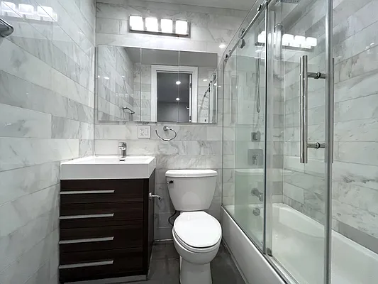 Rented by Akam Sales and Brokerage | media 22