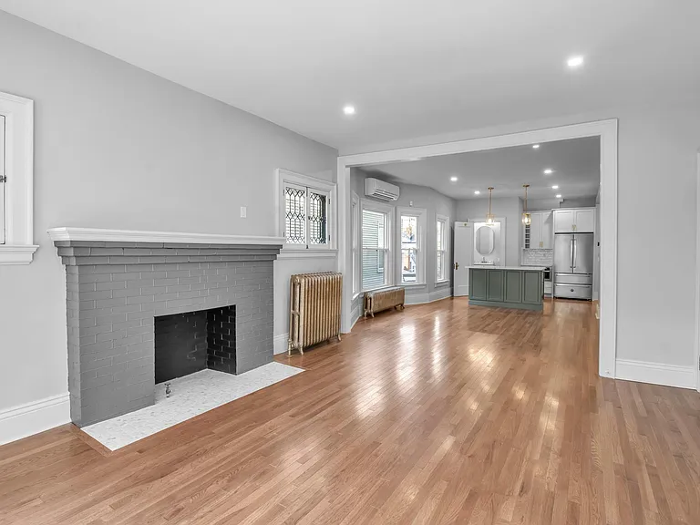 100 Richmond Ave #UPPER — Photo 11