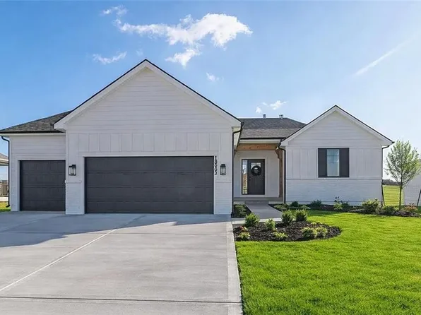 19317 Skyview Ln, Spring Hill, KS 66083