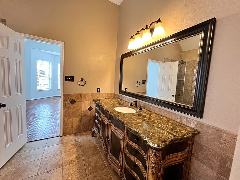 2215 Dorman Ct — Photo 35