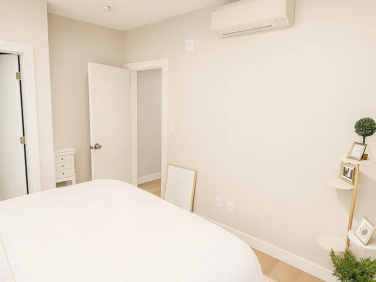 400 W Broadway — Photo 9