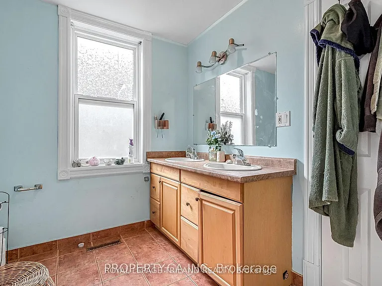 23 Saunby St #A — Photo 15