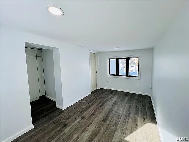 140 E Oneida St — Photo 24