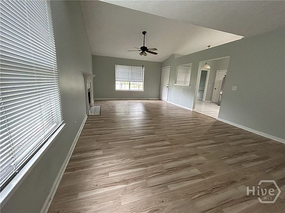 4th image of 137 Ropemaker Ln